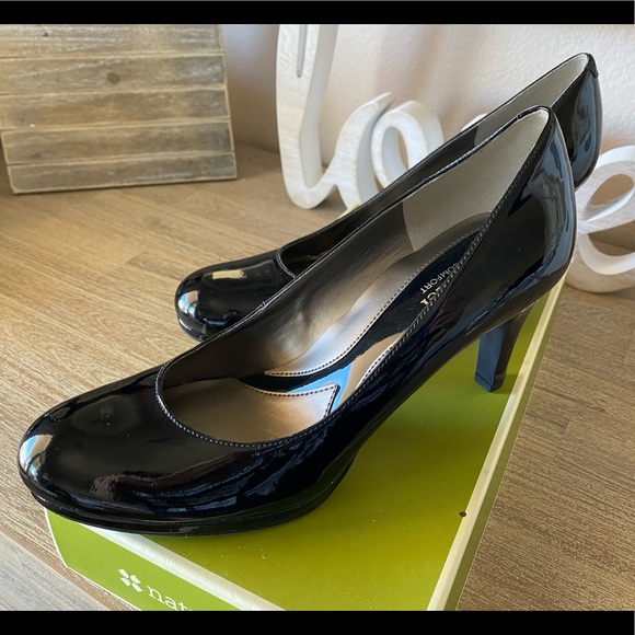 Naturalizer Black Patent Heels - Picture 1 of 8